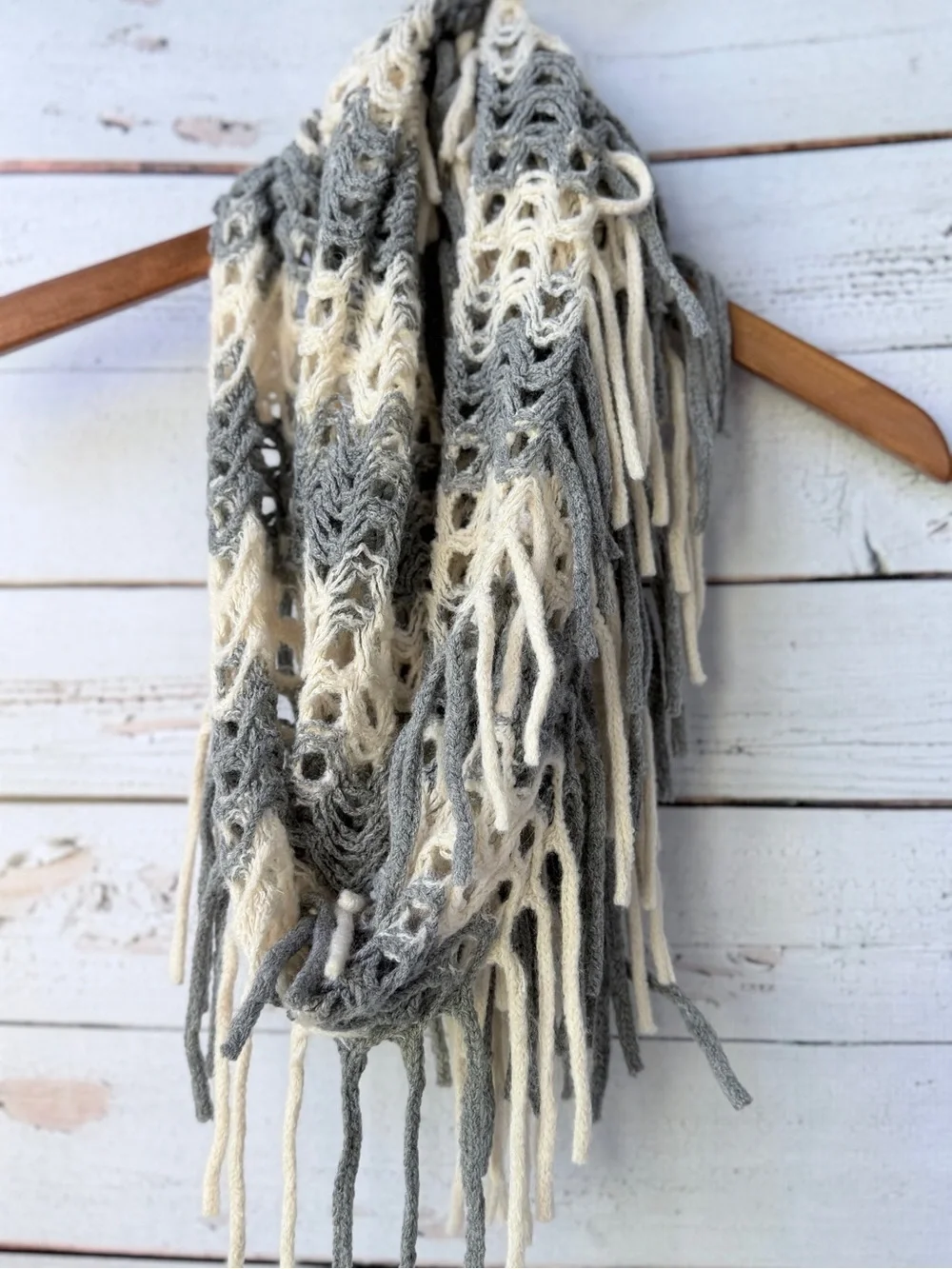 WinWin Gray and Cream Crochet Fringe Scarf